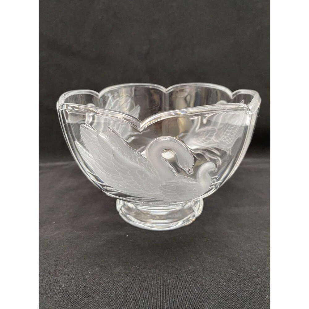 Vintage France 24% Lead Crystal Swan Bowl Embossed Frosted Design Teleflora 6 in